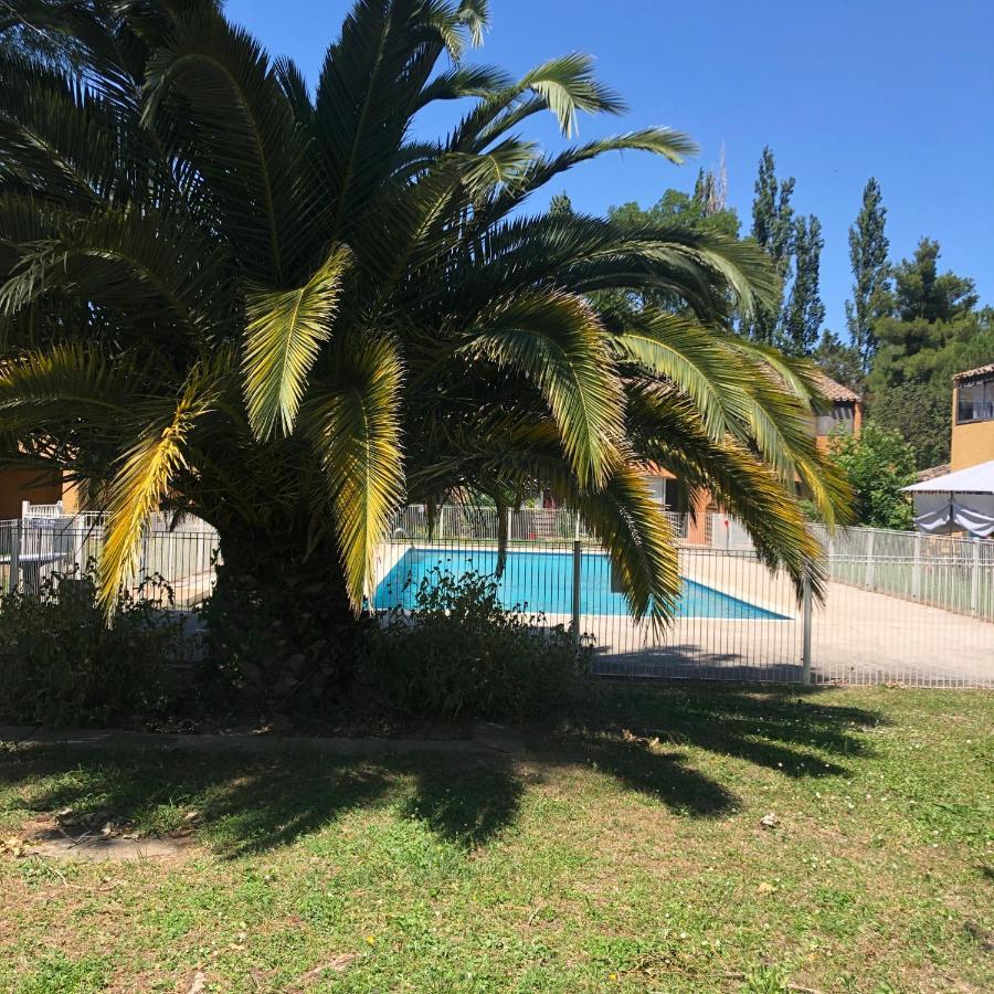 Appartement village 9 en résidence de vacances en Camargue Arlés Exterior foto