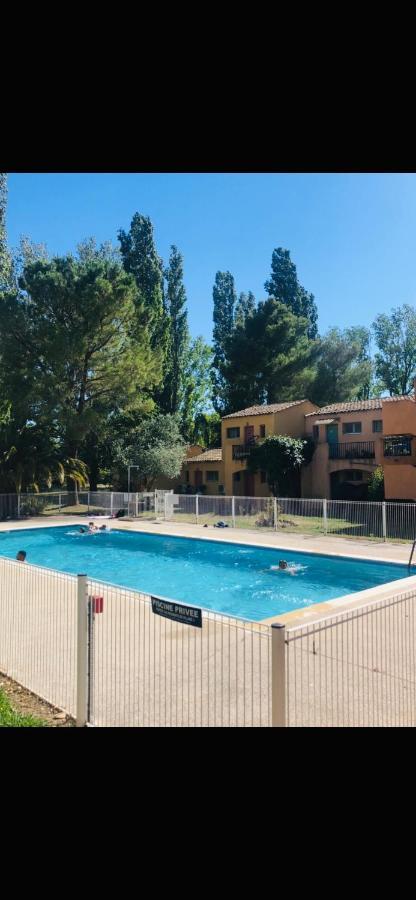 Appartement village 9 en résidence de vacances en Camargue Arlés Exterior foto